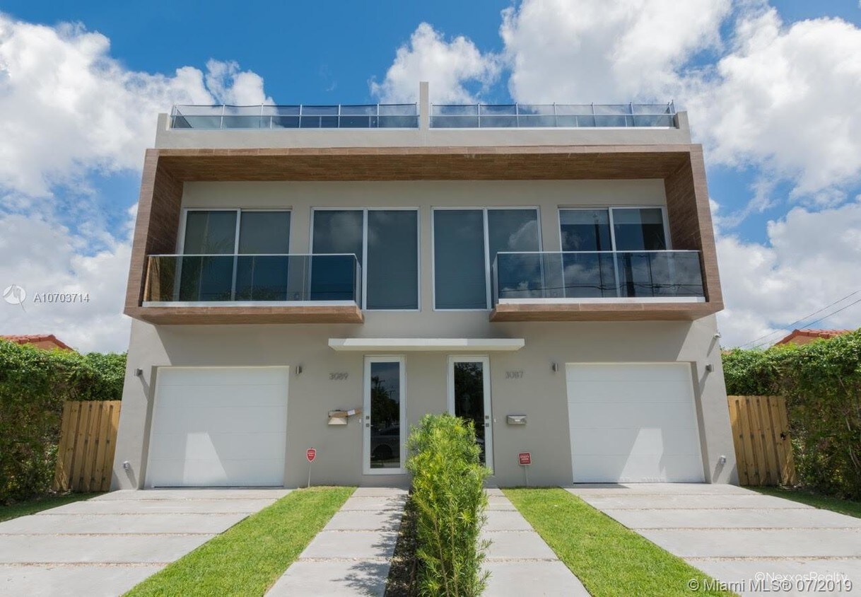 Foto principal - 3087 SW 21st St