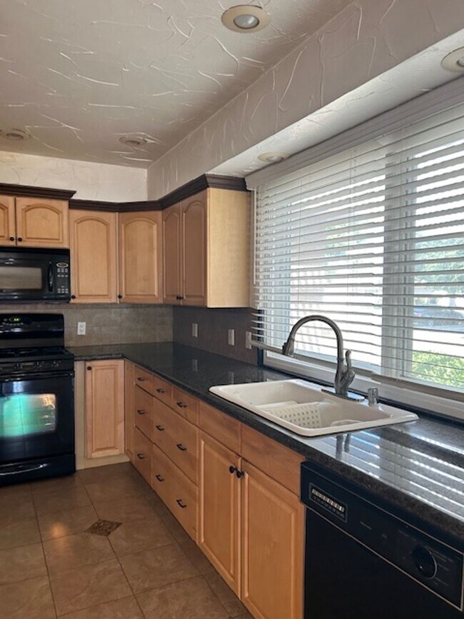 Foto del edificio - 4476 N Meridian Ave