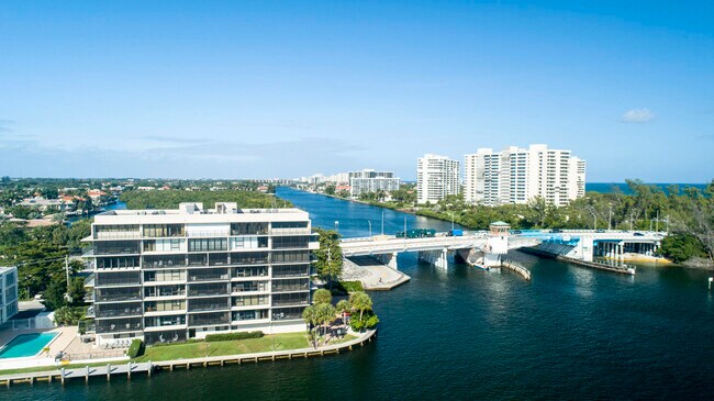 Foto del edificio - 900 NE Spanish River Blvd