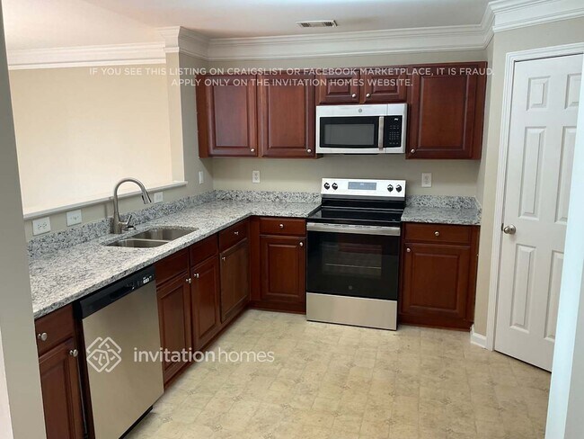 Foto del edificio - 2440 Sheldon Pl