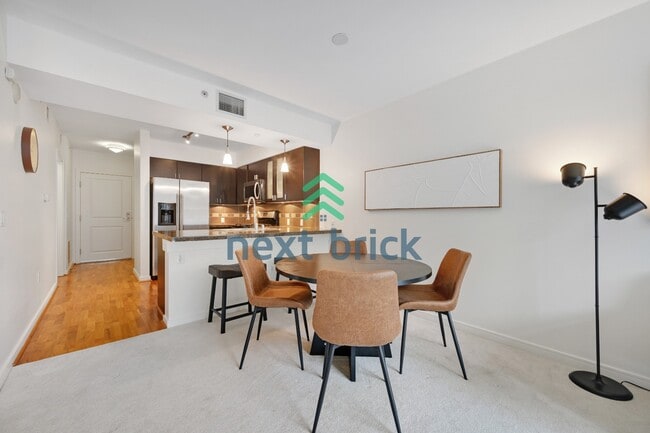 Foto del edificio - 1 Bedroom | 1 Bathroom | Southeast-Facing High-Floor Condo in Denny Triangle