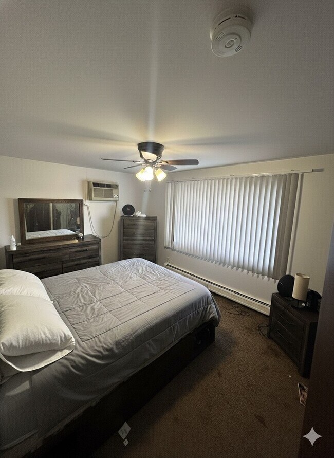 Foto del edificio - 5825 W 103rd St