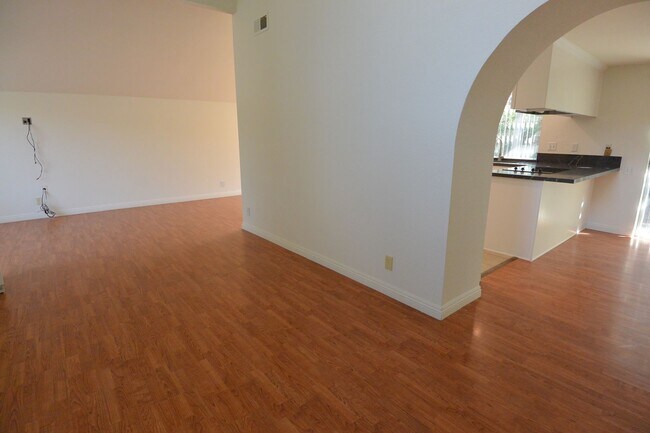 Building Photo - Beautiful 4-bedroom 3-bathroom Home in Mis...