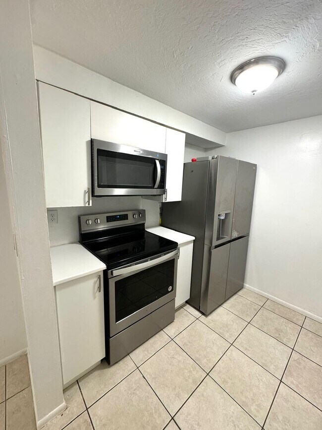 Building Photo - Spacious 2-Bed/2-Bath + Bonus Room Home for Rent in Bradenton, FL!