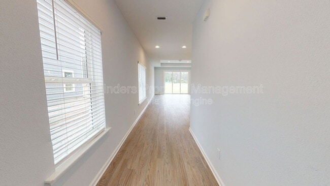 Foto del edificio - 443 Watervale Dr
