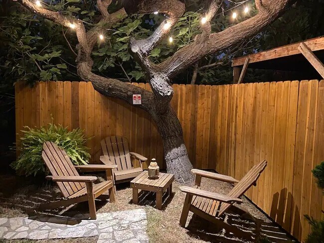 Back Yard - 520 S Inglewood Ave