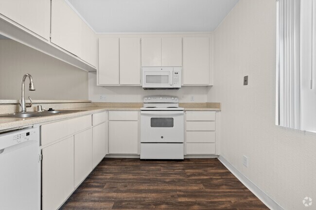2 habitaciones, 2 baños, 1080 pies cuadrados, cocina - Laguna Park