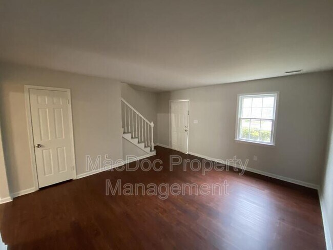 Foto del edificio - 719 Olde Greenwich Cir