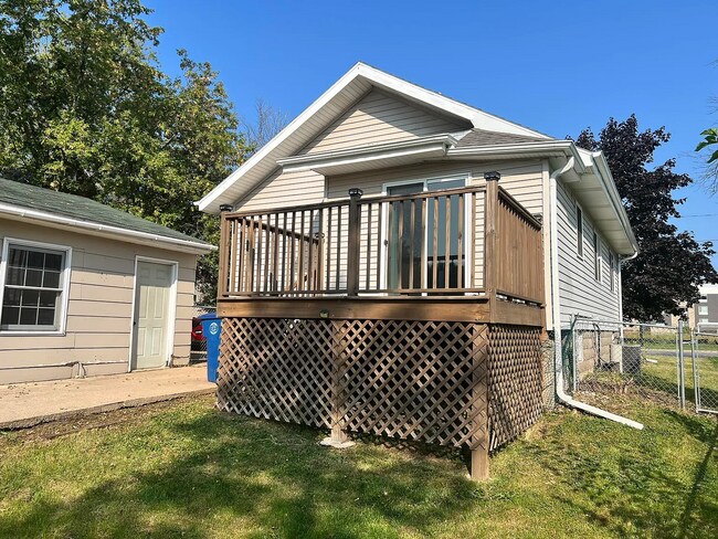 Foto del edificio - 1725 Oshkosh Ave