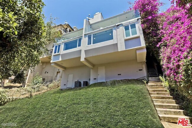 Building Photo - 2 br, 2 bath Townhome - 21350 Rambla Vis