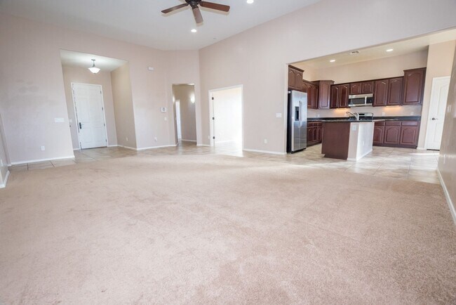 Foto del edificio - Beautiful Custom Home with 4 Bedrooms, 2 Bath, 3 Car Garage, Central A/C