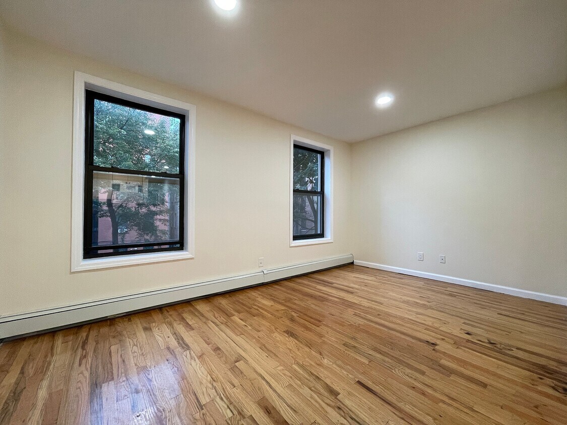 Foto del edificio - Laundry Is Down The Street! | WEST 131 STREET