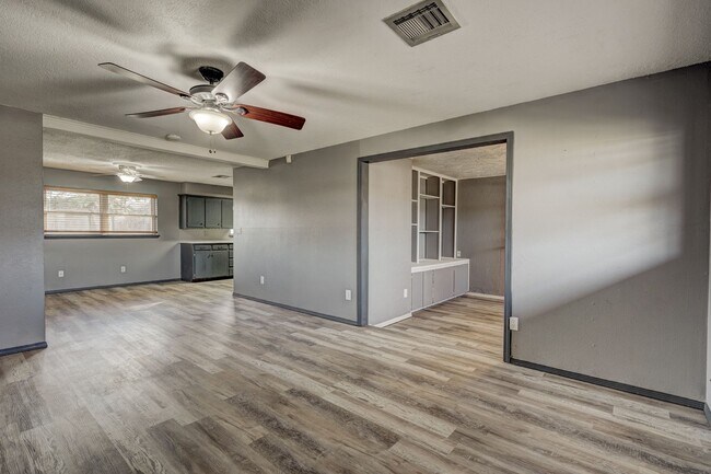 Foto del edificio - 3 bed, 1.5 bath Home in Yukon, OK