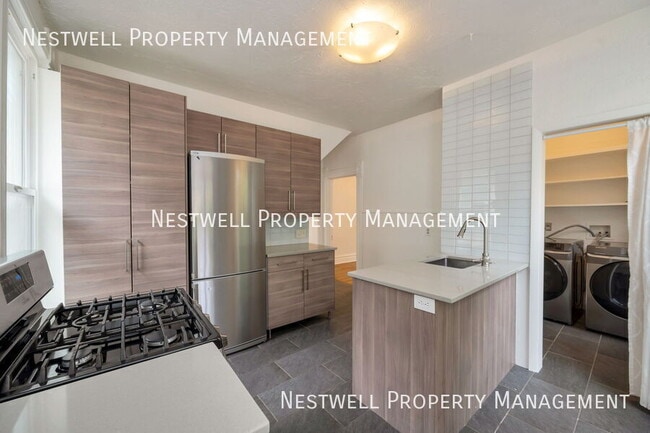 Building Photo - 873 E 300 S