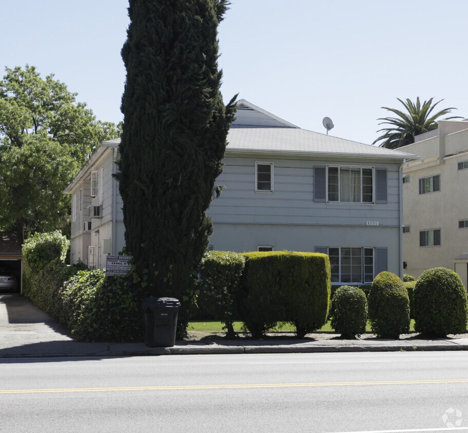 Building Photo - 4506 Coldwater Canyon Ave