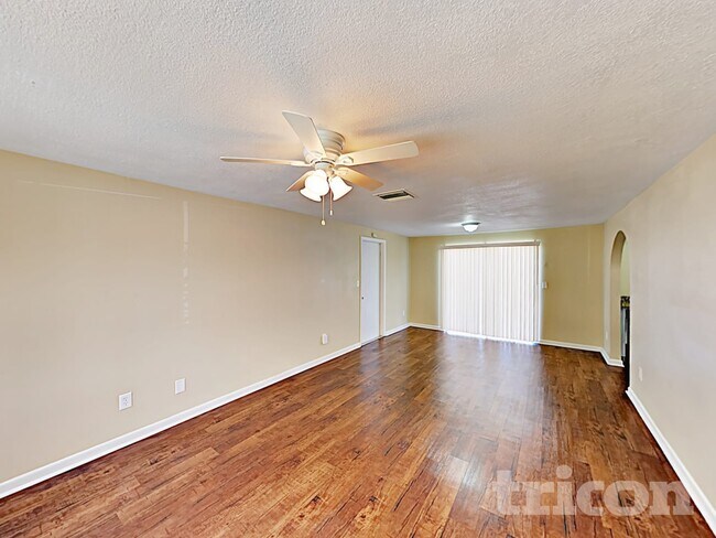Building Photo - 8213 Greenleaf Cir