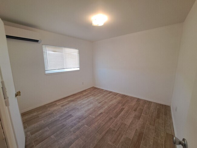 Foto del edificio - Wonderful home on fenced corner lot!