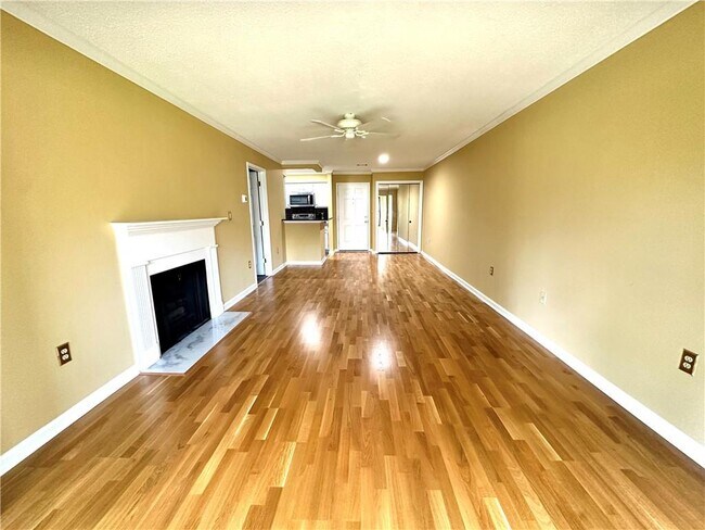 Building Photo - 24113 Plantation Dr NE