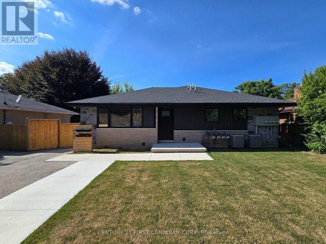Primary Photo - 640-640 Victoria St