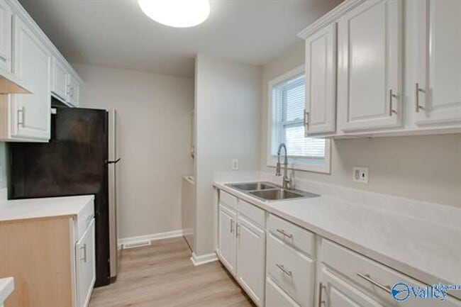 Foto del edificio - 310 Rock St SE