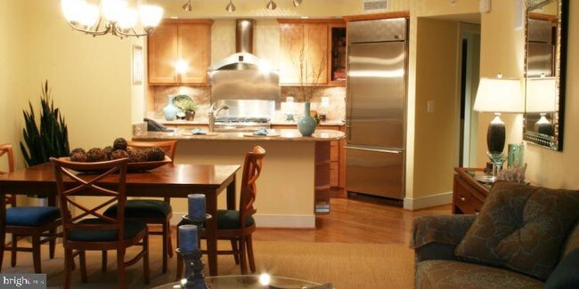 Building Photo - 1325 N Pierce St