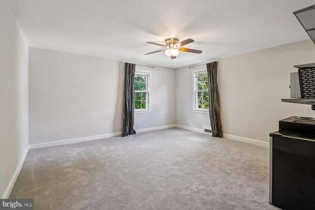 Building Photo - 904 N Ivy St