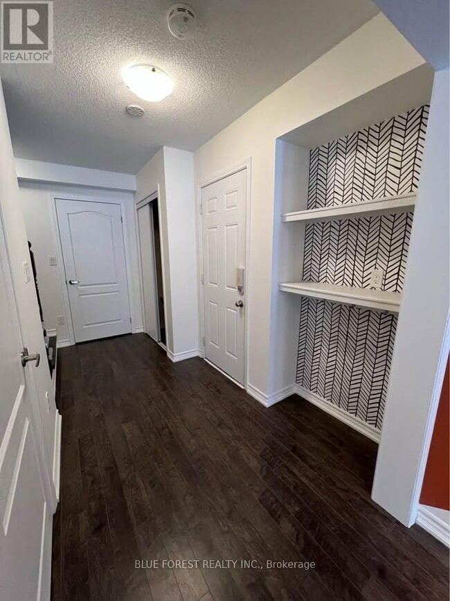 Photo du bâtiment - 1537 Husband Pl