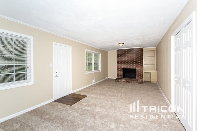 Building Photo - 3814 King Arthur Road Atlanta GA