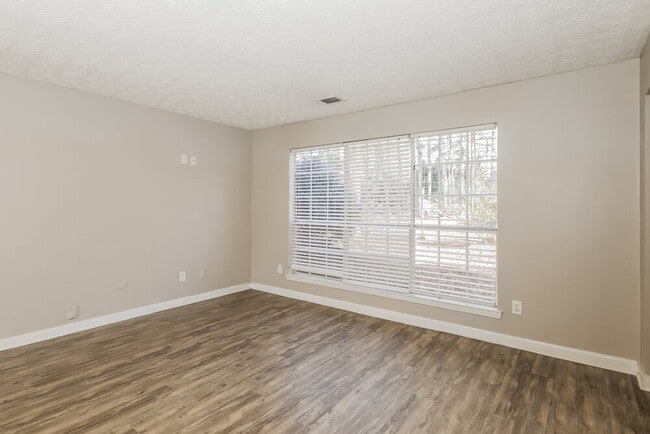 Foto del edificio - 1341 Birdsong Ln