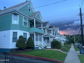 Building Photo - 1410 Stanford St