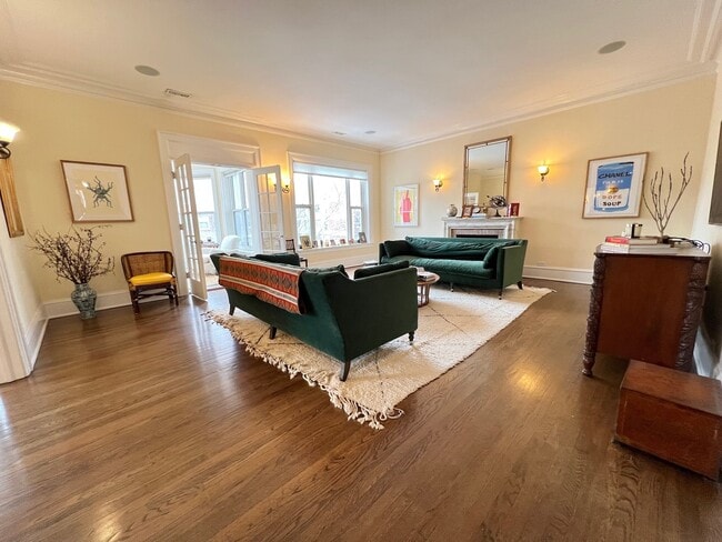 Building Photo - 5120 S Kenwood Ave