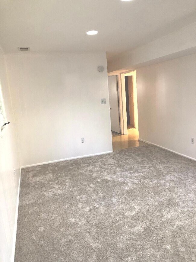 Living room - 2038 Dundee Rd