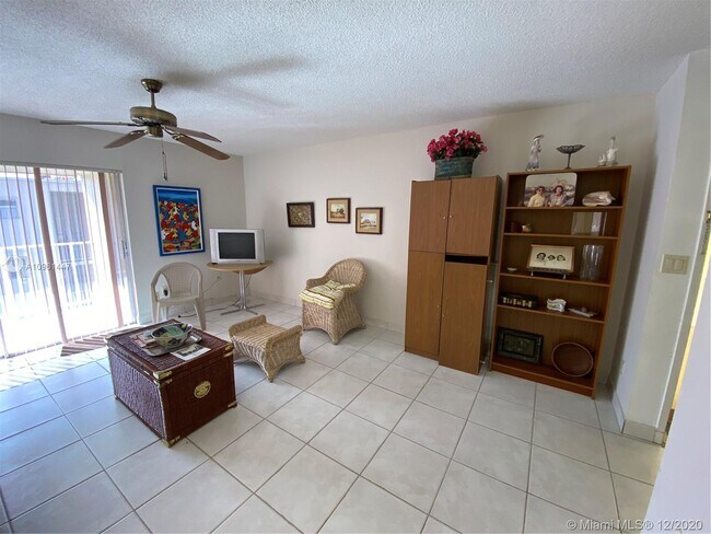 Foto del edificio - 7715 SW 86th St