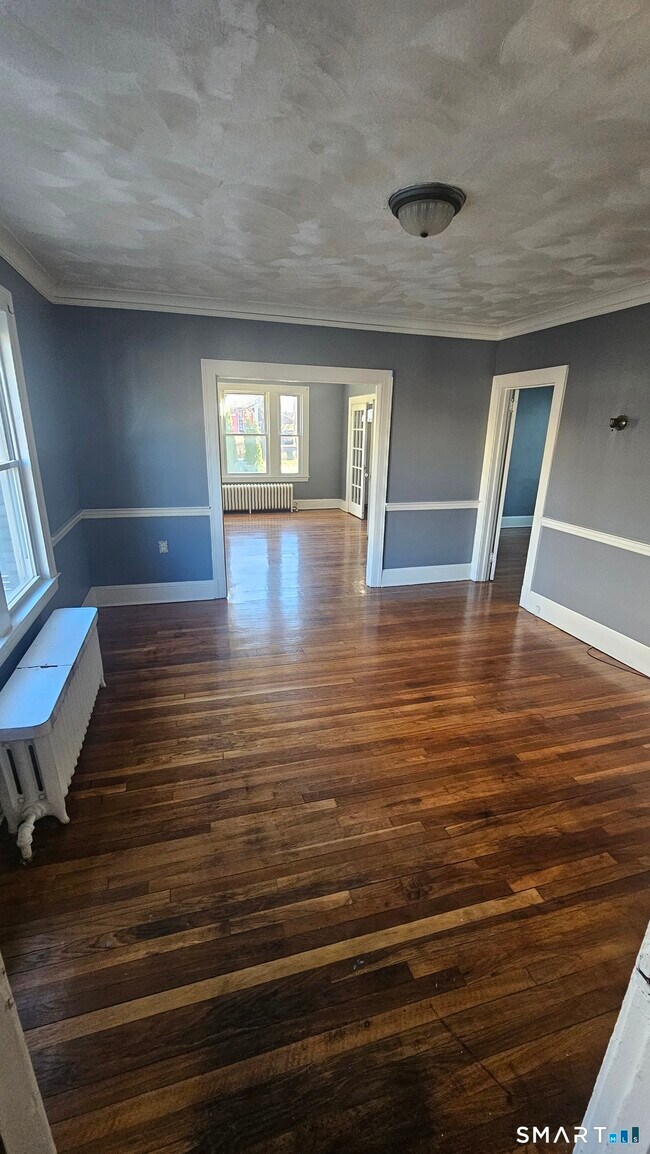 Foto del edificio - 120 Branford St