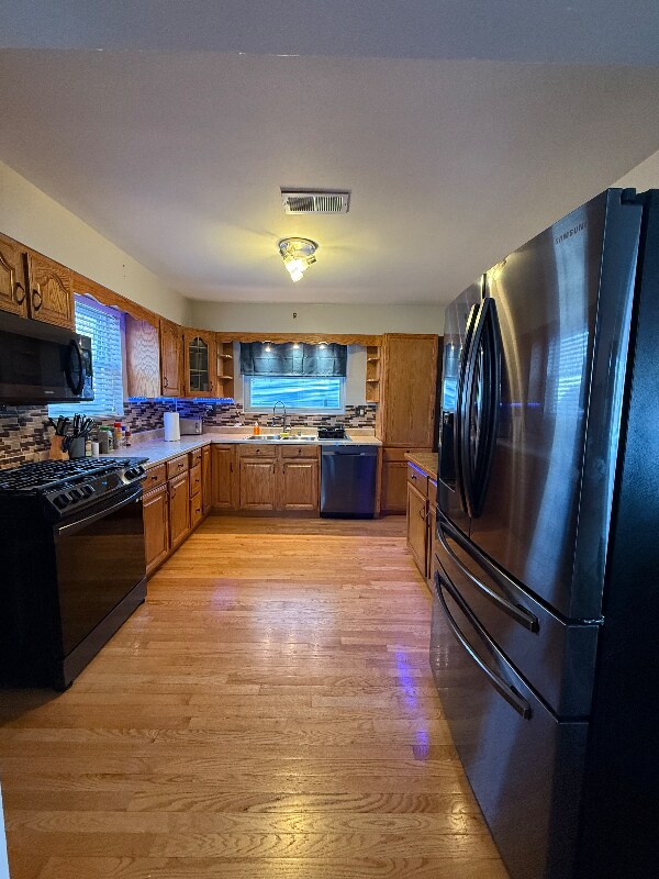 Foto del edificio - 3523 Susan Lewis Dr