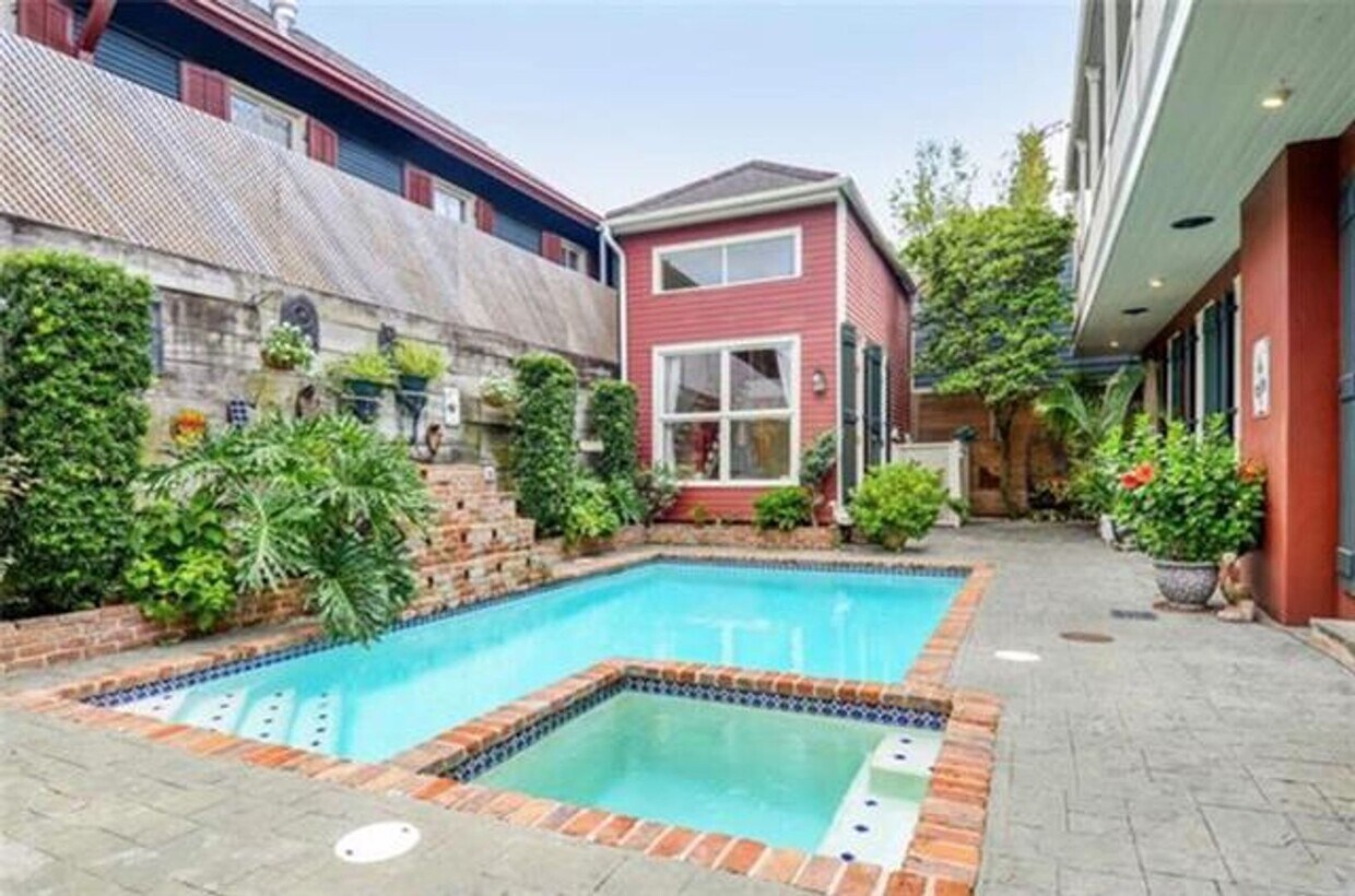 Foto principal - 2456 Royal St