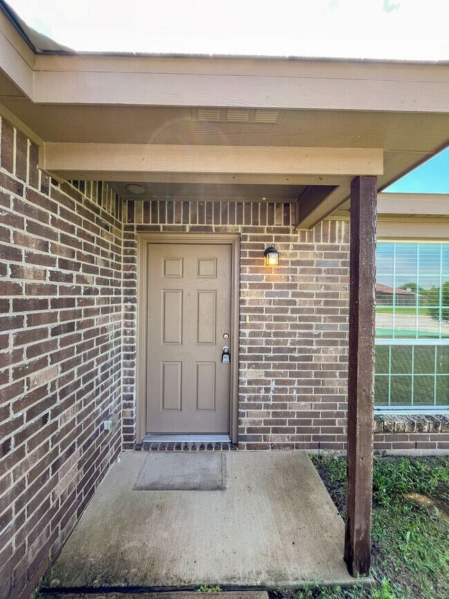 Building Photo - 1517 Justin Lp