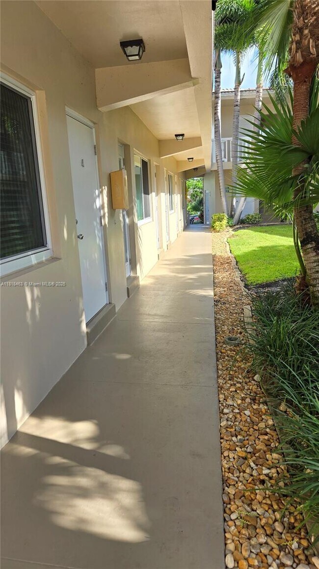 Foto del edificio - 2110 NE 39th St