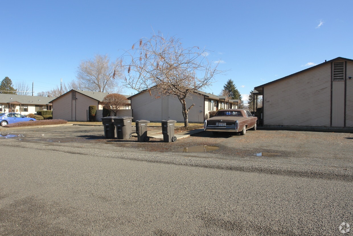 11111117 S 22nd Ave, Yakima, WA 98902 Apartments at 11111117 S 22nd