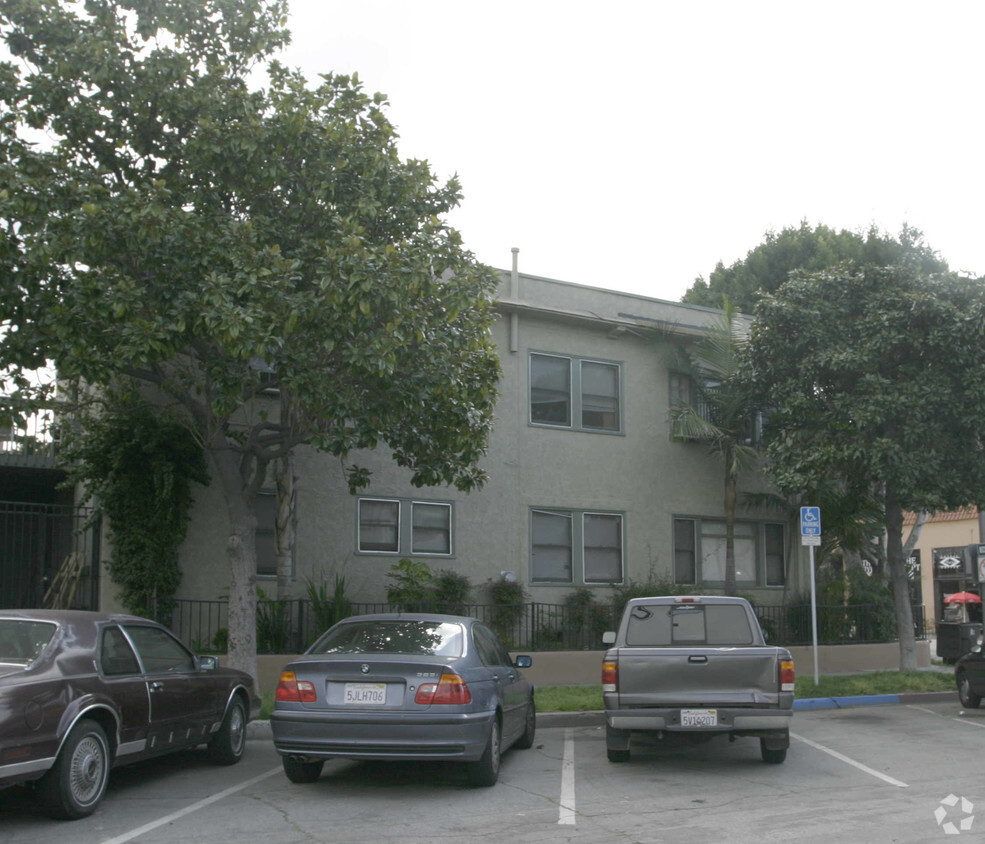Foto del edificio - 226-248 Gaviota Ave E