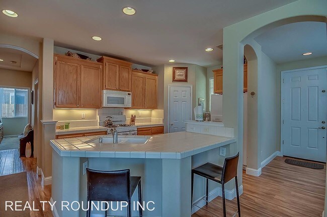 Building Photo - 5013 Falabella Way