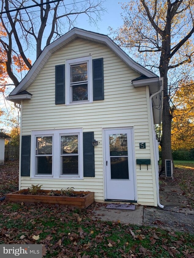 Primary Photo - 5 S Elm St