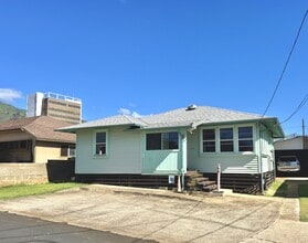 Building Photo - 2070 Pakolu St