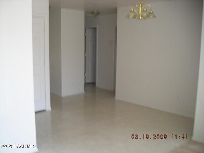 Building Photo - 9476 E Lakeshore Dr