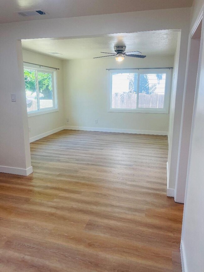 Foto del edificio - 418 Monroe Ave