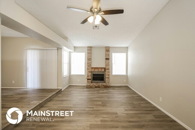 Foto del edificio - 4836 Nestled Grove Dr