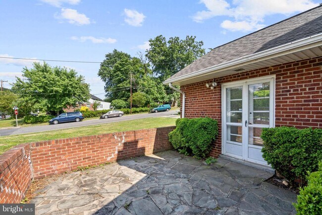 Building Photo - 7017 Hickory Hill Rd