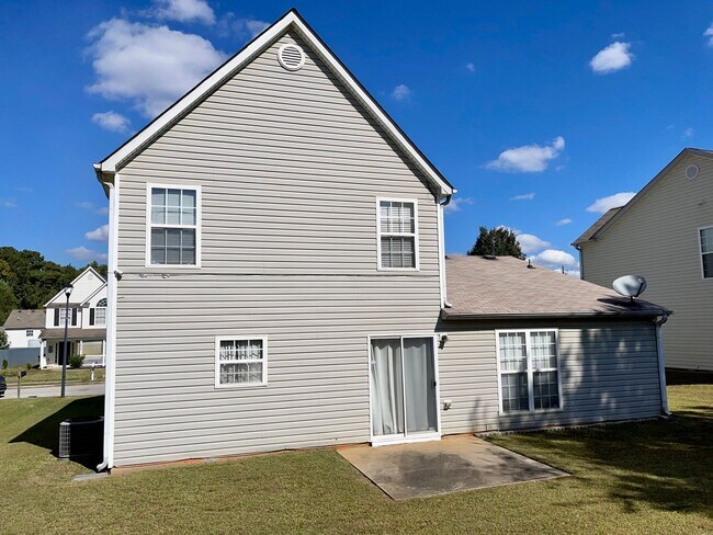 Building Photo - Well Maintained 4 Bed/2.5 Bath in Great Lo...