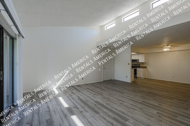 Foto del edificio - 6480 N 82nd St