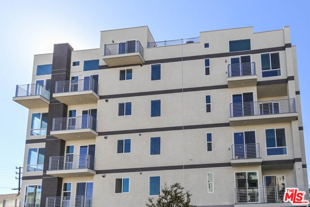 Primary Photo - 1055 S Serrano Ave